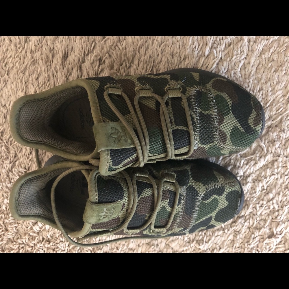Boys adidas sneakers 1.5